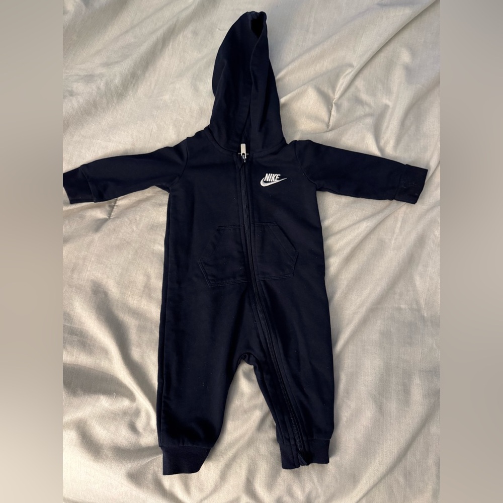GUC - Baby boy Nike - 6m (worn once)